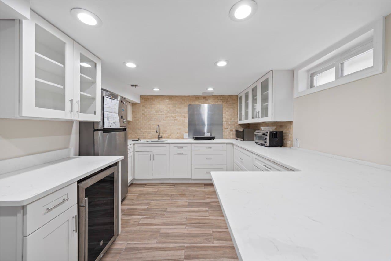 561 Grand Ave — 11.jpg