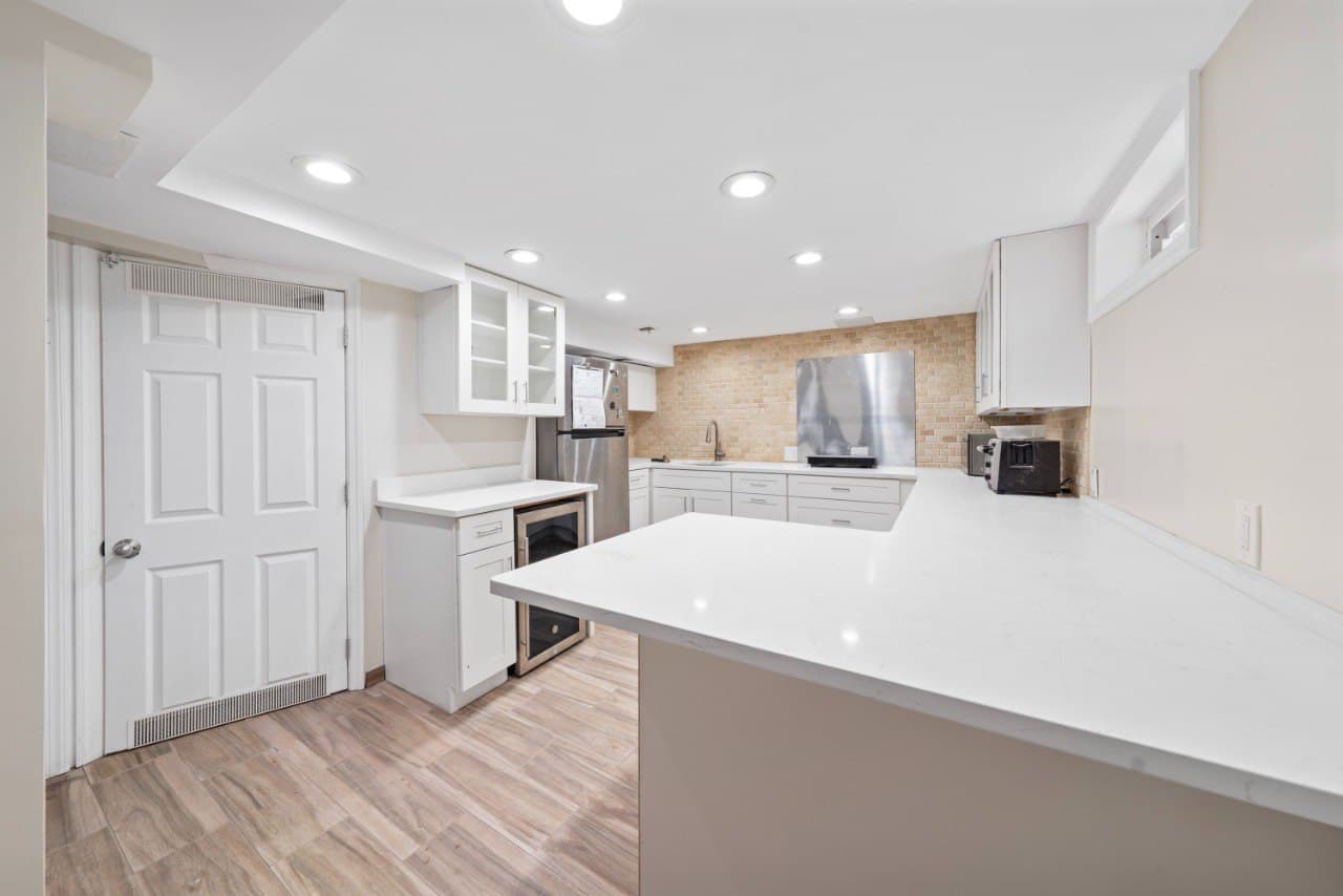 561 Grand Ave — 13.jpg