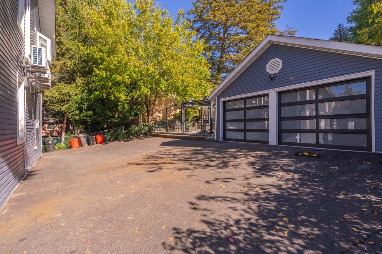 561 Grand Ave — 18.jpg