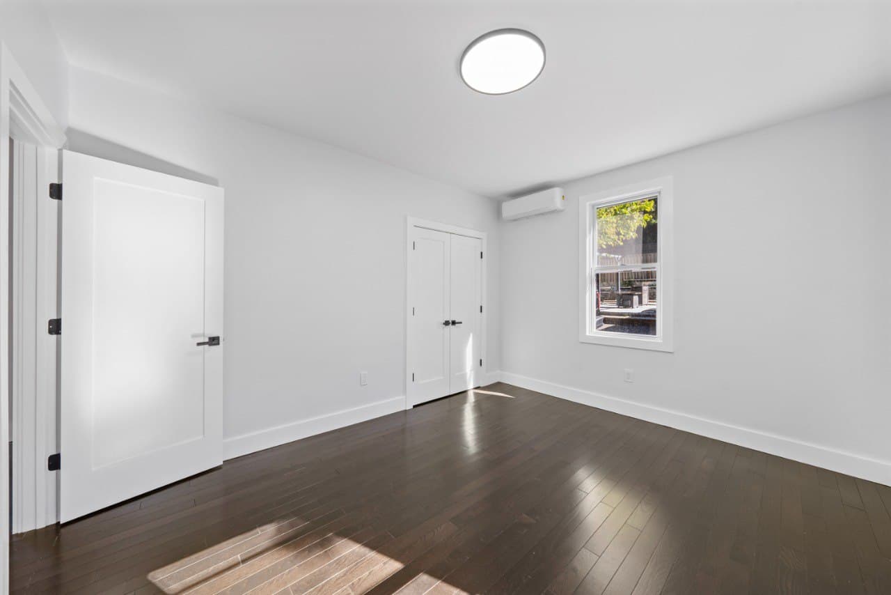 561 Grand Ave — 2.jpg