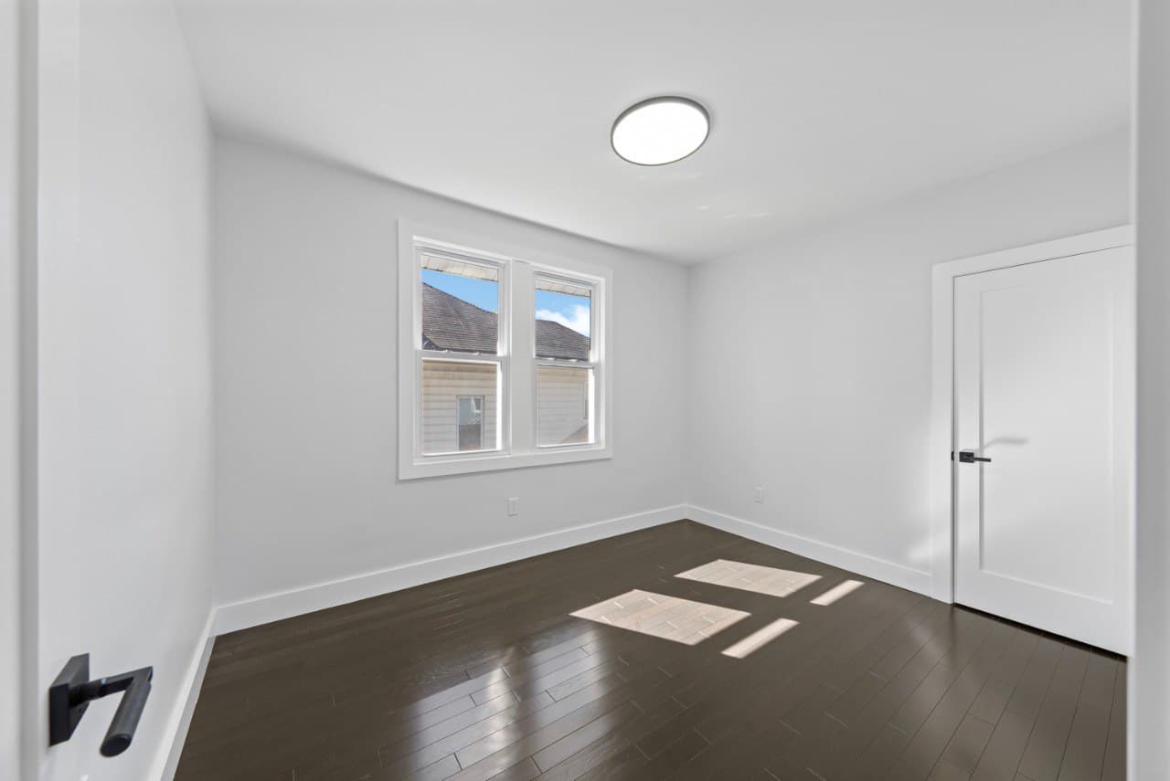 561 Grand Ave — 4.jpg