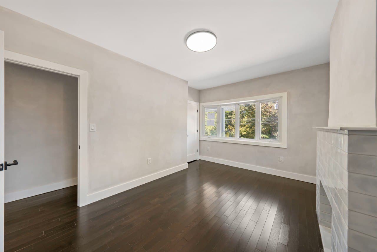561 Grand Ave — 6.jpg