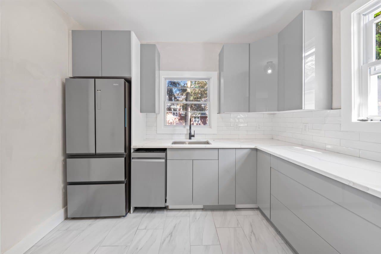 561 Grand Ave — 8.jpg