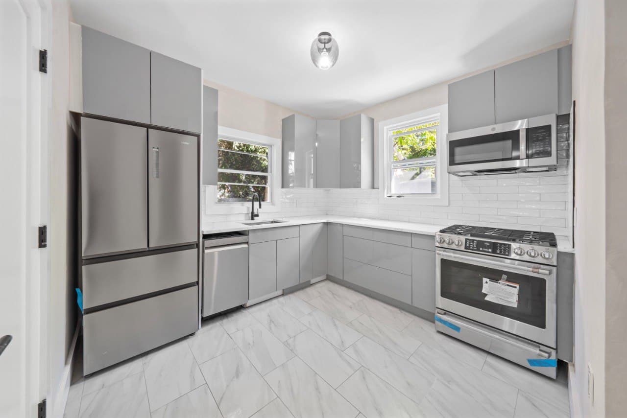 561 Grand Ave — 9.jpg