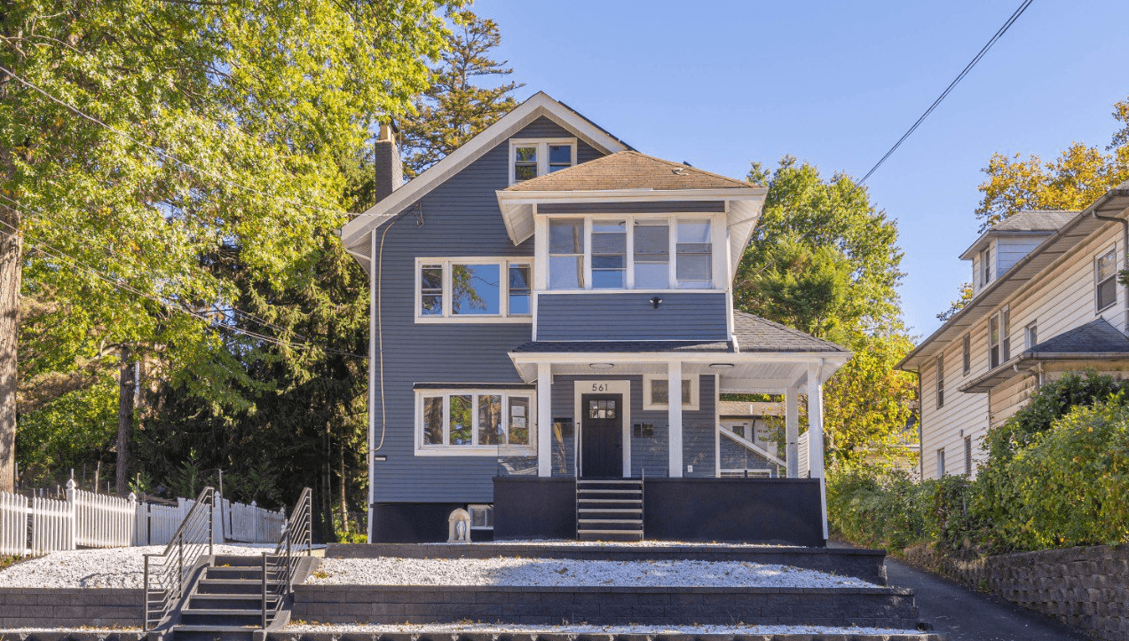 561 Grand Ave